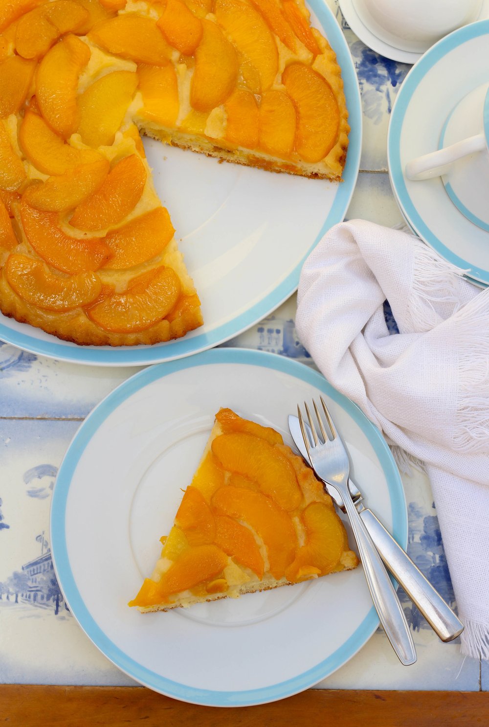 Summery Mango &amp; Peach Cake In Pan